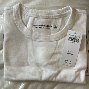 NWT Abercrombie & Fitch white baby tee